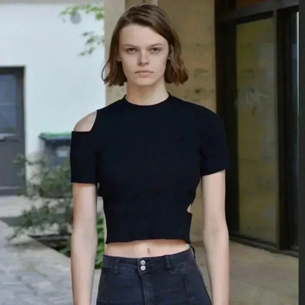 ZARA RIBBED CUT OUT CROPPED TOP SIZE MEDIUM